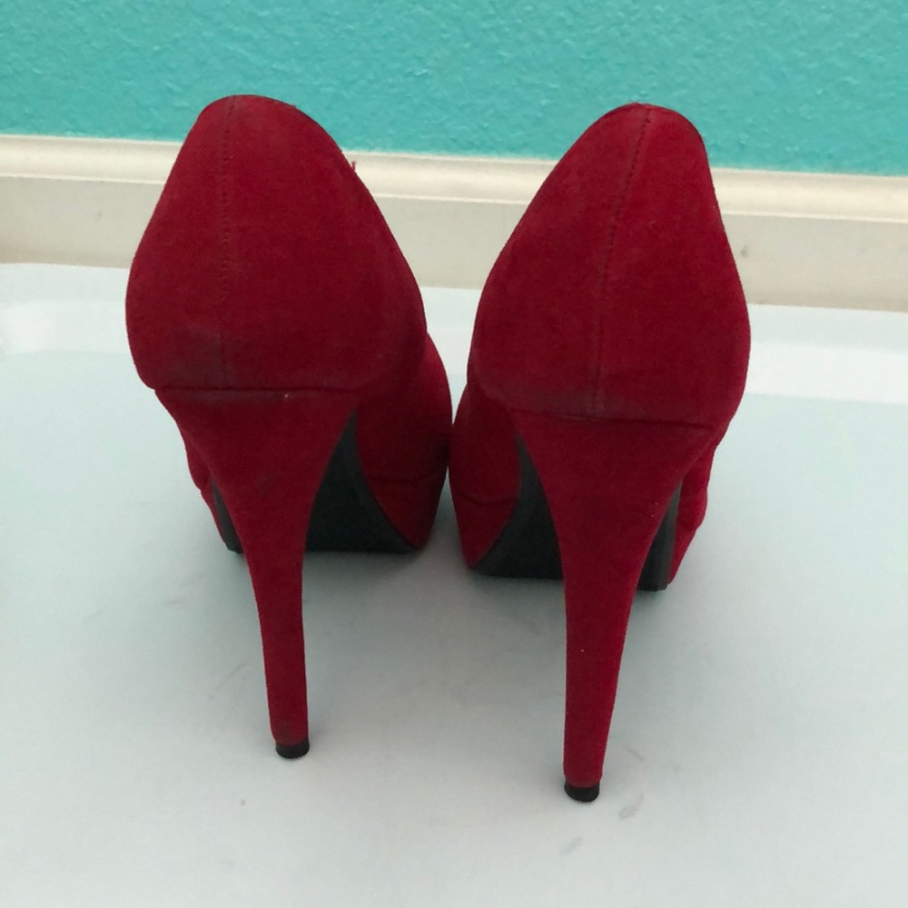 Red heels - Picture 2 of 4